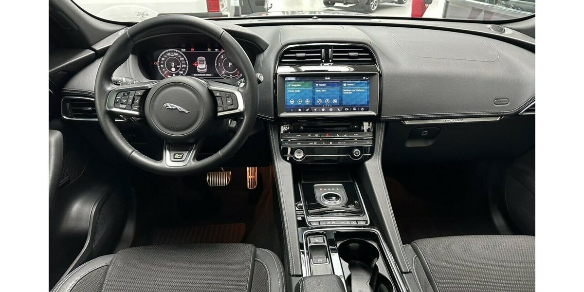 Jaguar F-Pace 3,0 D AWD R-Sport +AHK+Panorama+Navi+Kamera 92.200 km 28.990 &euro; Jaderberg 26349