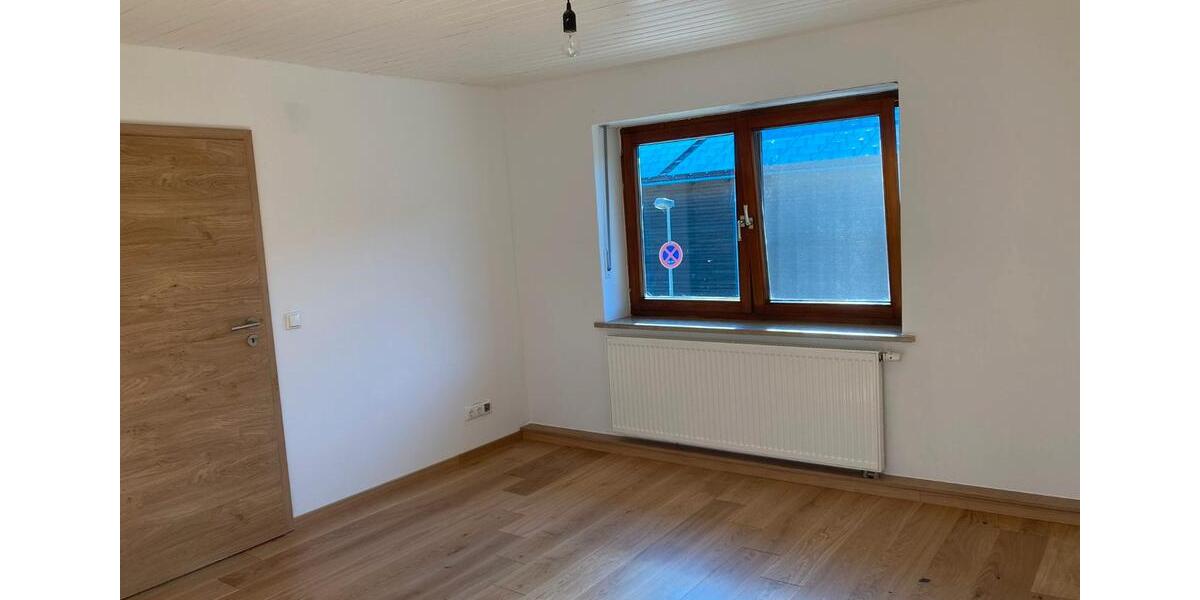 Etagenwohnung Pfarrkirchen - 7 Zimmer, 180 m&sup2;, 1.500&euro; | Angebot:26368933