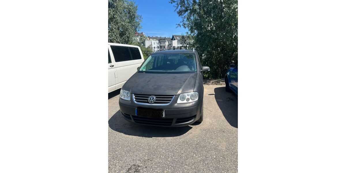 VW Touran 157.500 km 3.800 &euro; Düsseldorf 40227