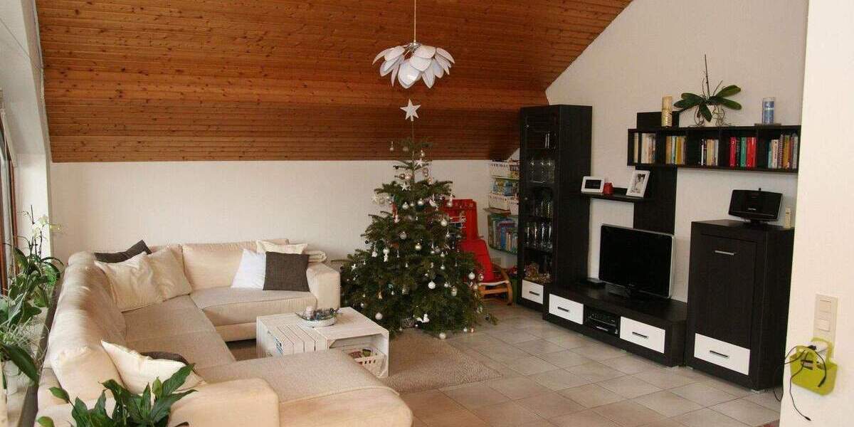 Etagenwohnung Pforzheim Südweststadt - 2 Zimmer, 70 m&sup2;, 755&euro; | Angebot:25096073