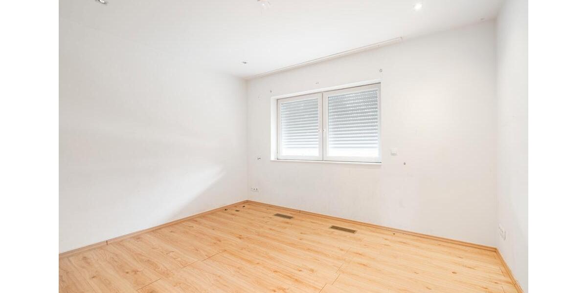 Leben und Arbeiten in Großziethen – Zweifamilienhaus mit großem Garten und Gewerbeeinheit 6 zimmer