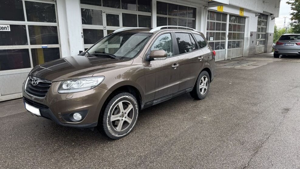 Hyundai SANTA FE 142.600 km 7.990 € München 80686
