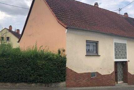 Wannemacher Immobilien **** Einseitig angebautes Wohnhaus in ruhiger schöner Lage von Neunkirchen-Hangard **** 3 zimmer