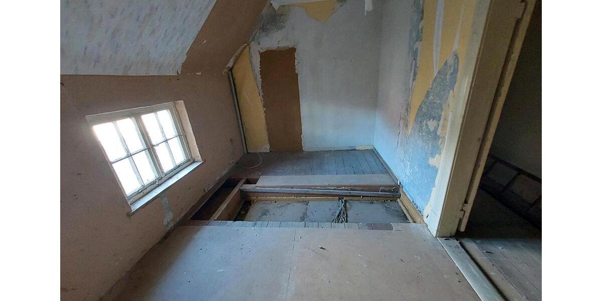 Einfamilienhaus Zetel - 11 Zimmer, 200 m&sup2;, 75.000&euro; | Angebot:26221088