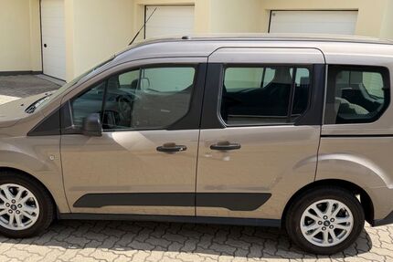 Ford Tourneo Connect 21.000 km 14.999 &euro; Kassel 34125