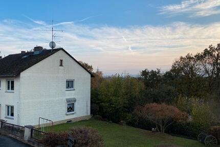 Zweifamilienhaus mit großem Grundstück und Doppelgarage zimmer