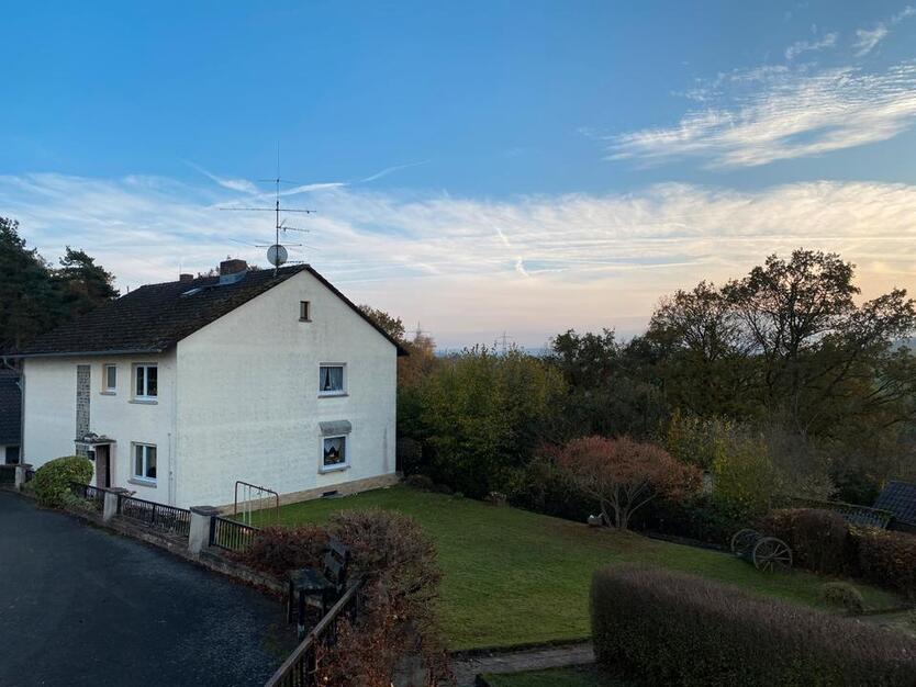 Zweifamilienhaus mit großem Grundstück und Doppelgarage zimmer