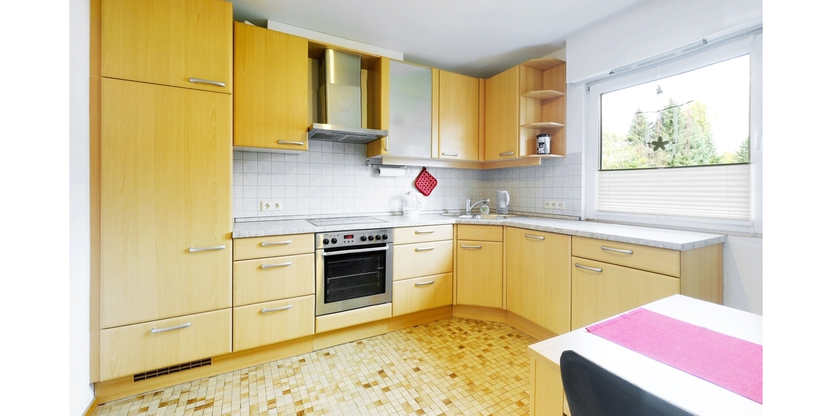 Charmantes Zweifamilienhaus mit gepflegtem Garten – Viel Platz, ruhige Lage in idyllischer Waldnähe 7 zimmer