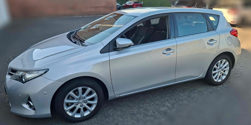 Toyota Auris 62.000 km 11.000 € Delmenhorst 27749