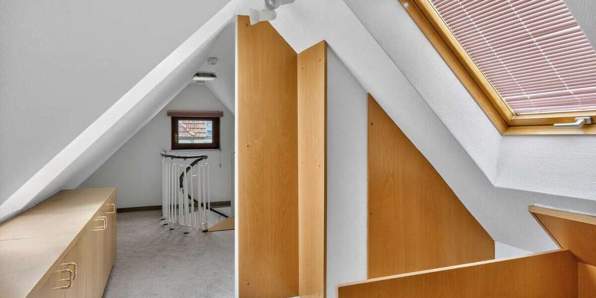 Gepflegtes 3-Familienhaus in begehrter Wohnlage mit vielseitigen Nutzungsmöglichkeiten - Mehrfamilienhaus, Wohnhaus Stuttgart Zuffenhausen | Angebot:27083597