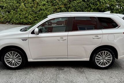 Mitsubishi Plug-in Hybrid Outlander 138.000 km 15.980 € München 81827