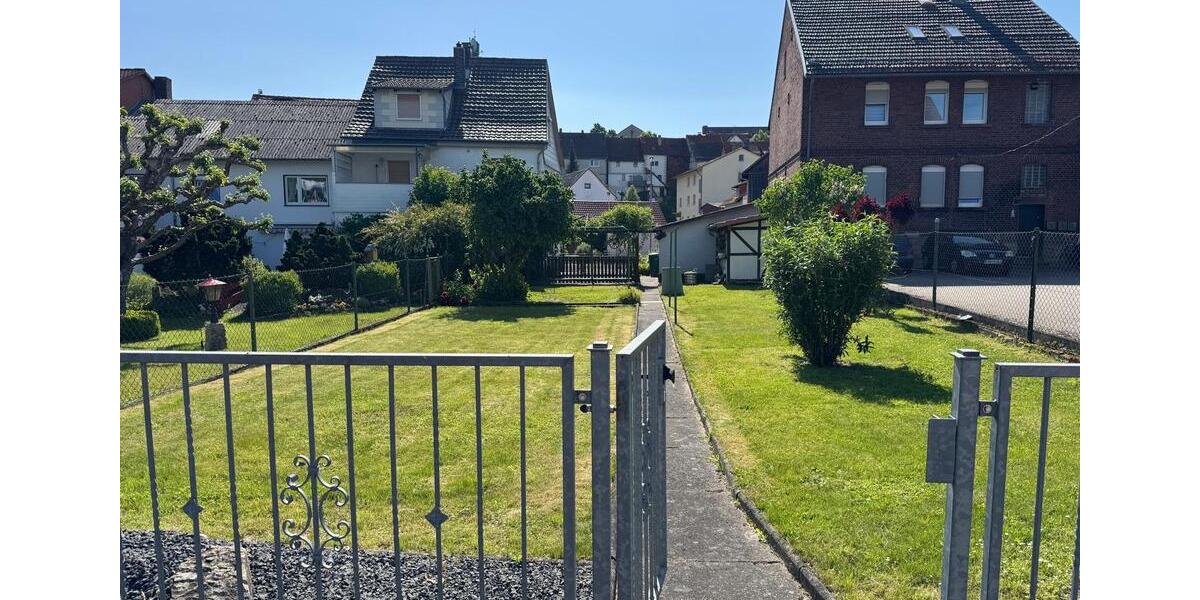 Doppelhaushälfte Sontra - 8 Zimmer, 173 m&sup2;, 110.000&euro; | Angebot:26357357