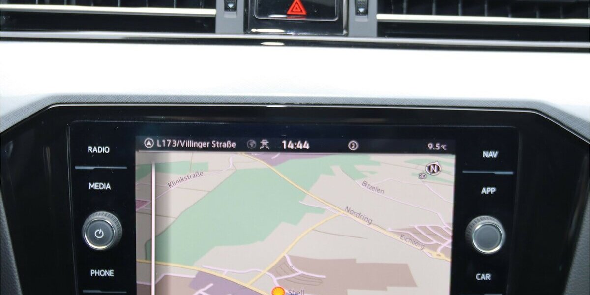 VW Passat 1.5 TSI BUSINESS/DSG/ACC/NAVIGATION/PDC 66.690 km 21.900 &euro; Villingen-Schwenningen 78054