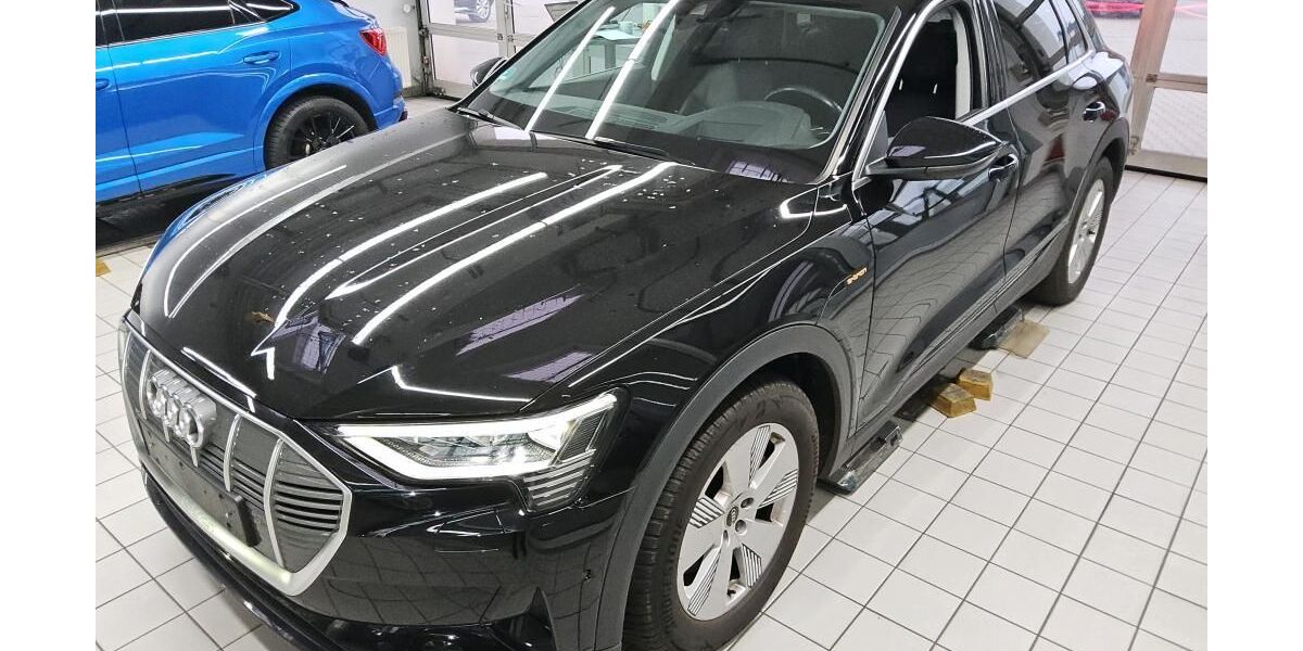 Audi e-tron 62.409 km 30.990 &euro; Nabburg 92507