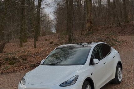 Tesla Model Y 27.757 km 39.500 &euro; Gummersbach 51647
