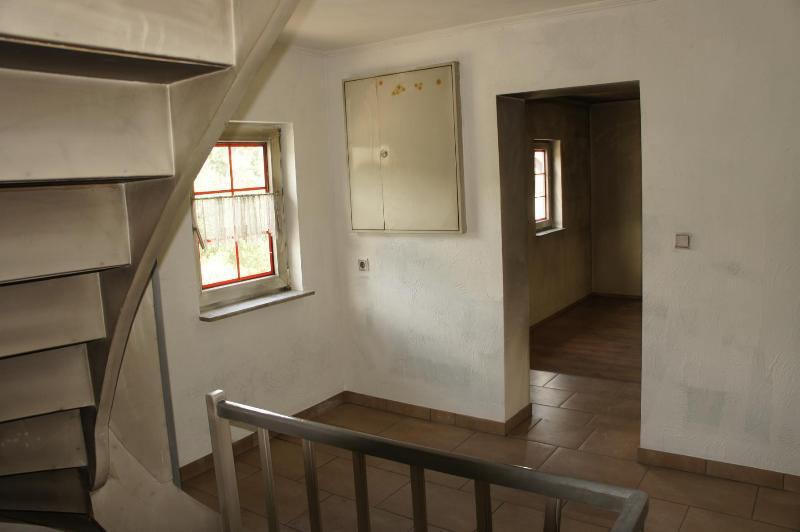 **PREISGÜNSTIGES- SCHIEFERBESCHLAGENS FACHWERKHAUS MIT ALTEM BAUMBESTAND IN MUDERSBACH-KEIN DENKMALSCHUTZ- ** - Einfamilienhaus Mudersbach Birken | Angebot:27169939