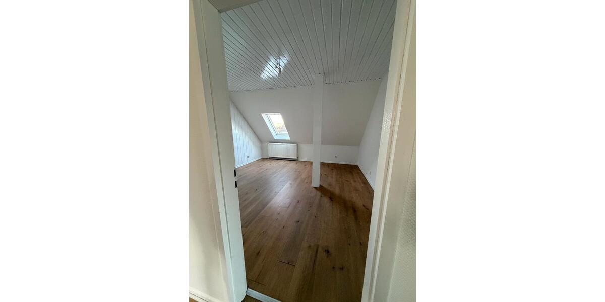 Dachgeschoßwohnung Achim - 3 Zimmer, 100 m&sup2;, 1.100&euro; | Angebot:26375695