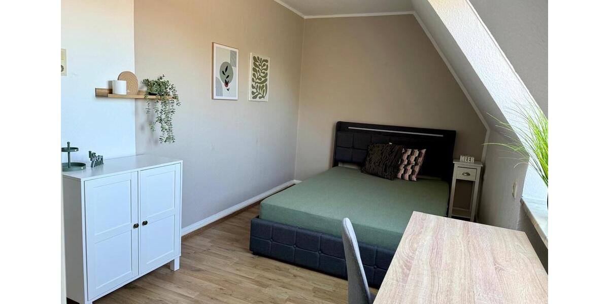 Dachgeschoßwohnung Wilhelmshaven Fedderwardergroden - 2 Zimmer, 32 m&sup2;, 400&euro; | Angebot:25843354