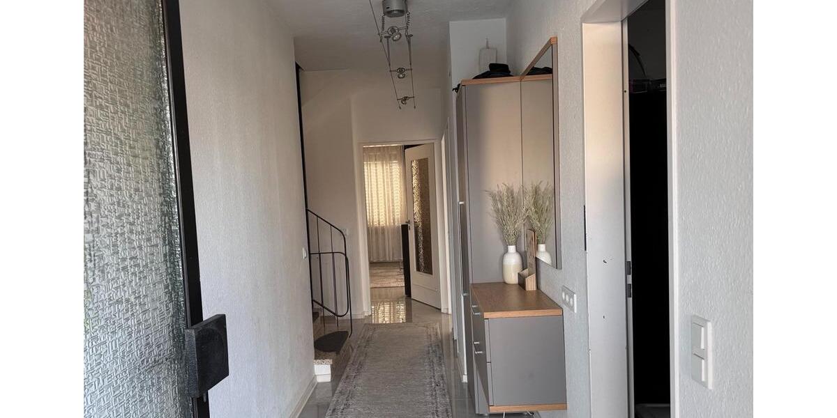 Reihenhaus Geldern - 6 Zimmer, 140 m&sup2;, 1.500&euro; | Angebot:24837653