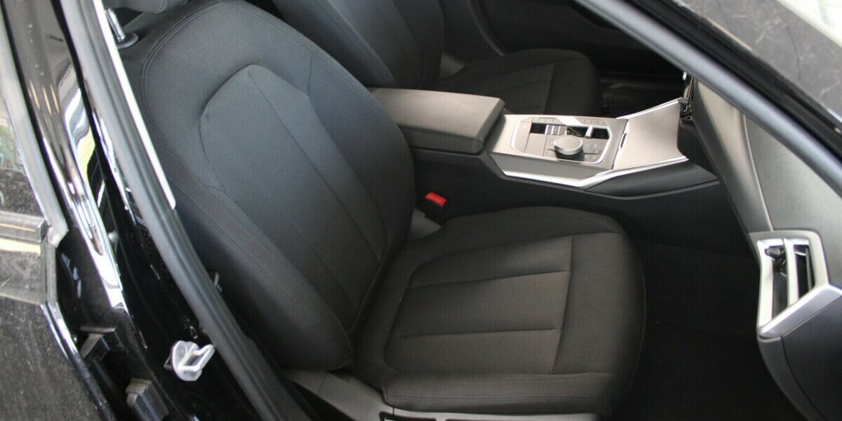 BMW 318 318i Touring Aut. 14.450 km 28.980 &euro; Euskirchen 53881