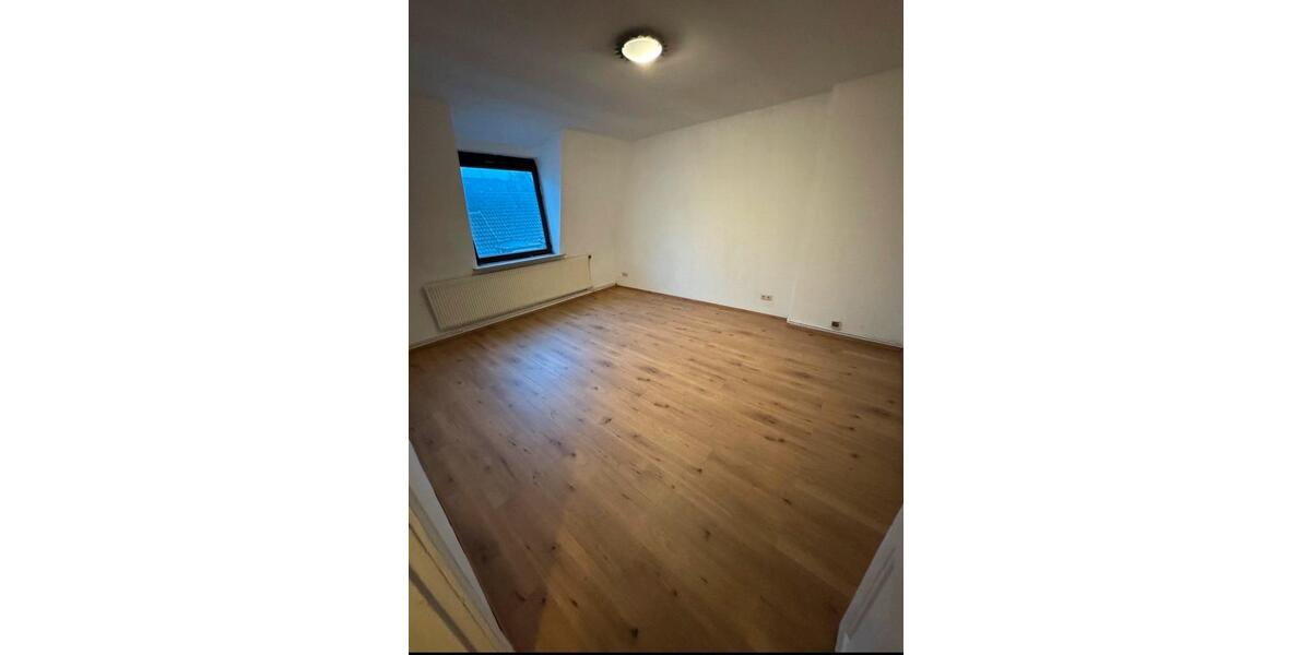 Dachgeschoßwohnung Bremerhaven Mitte - 2.5 Zimmer, 53 m&sup2;, 450&euro; | Angebot:25479061
