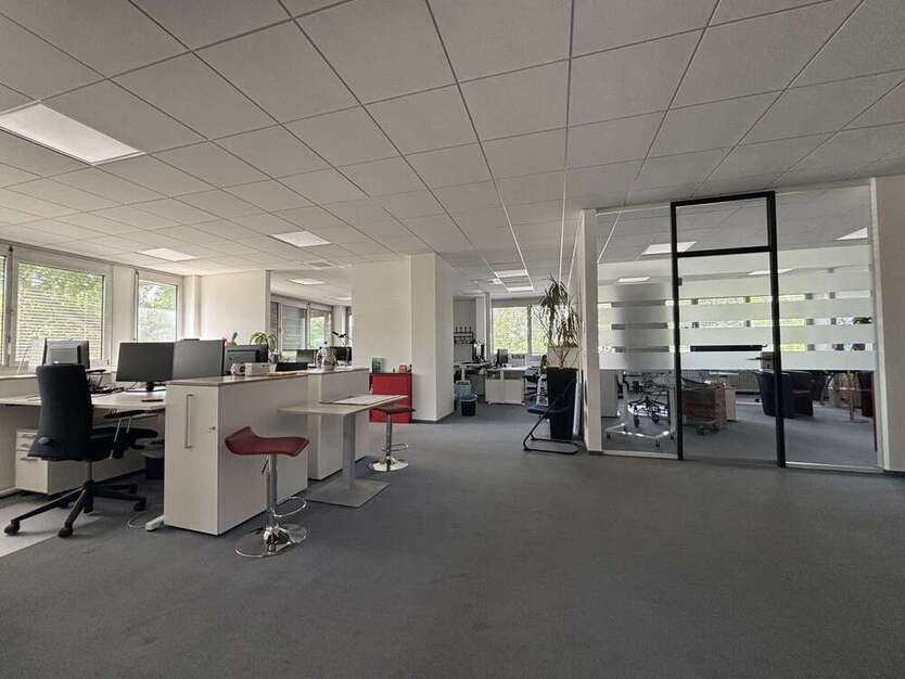 Büro in Berlin 3.055,73 € 226.35 m²