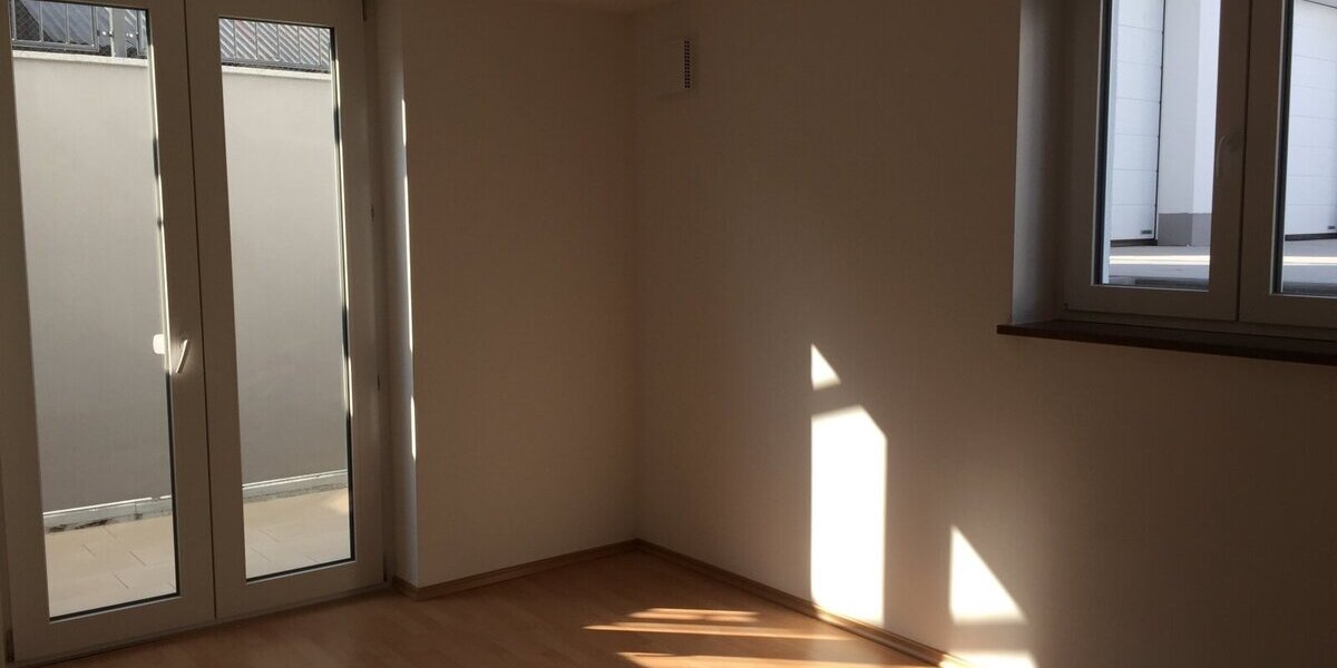 Moderne, charmante 2-Zi-Souterrain-Wohnung WFL ca. 66 m² Energiesparhaus Fußbodenheizung Terrasse und Garage. - Etagenwohnung Neunburg vorm Wald | Angebot:26952314