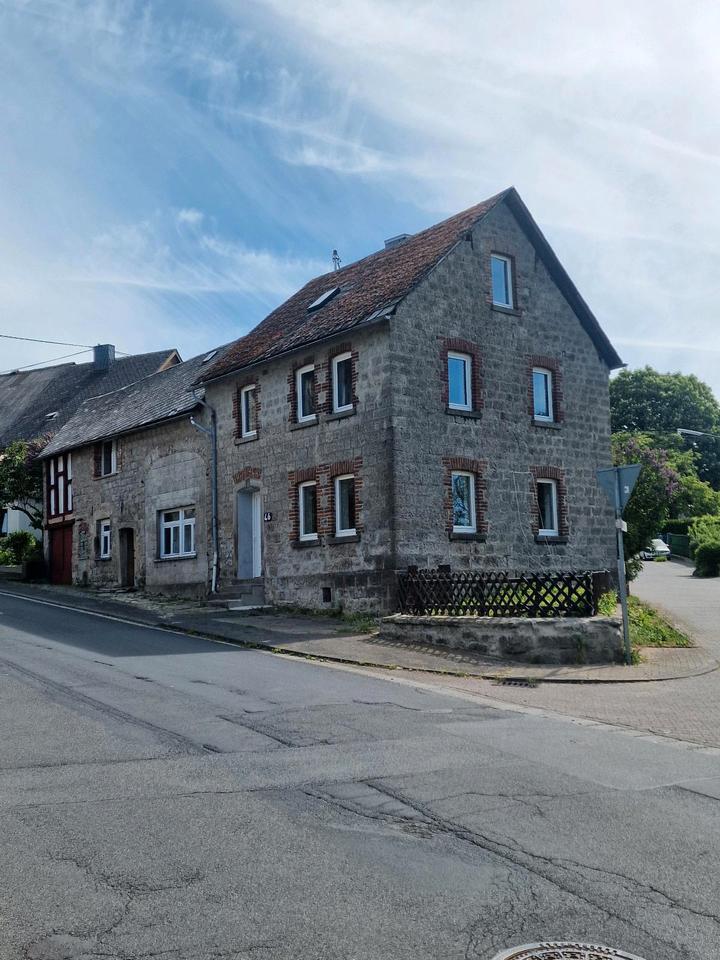 141 m2 6 Zimmer Küche Bad Weidenhahn bei Selters 850,- kalt