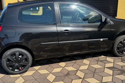 Renault Clio 76.500 km 4.099 &euro; Naunhof 04683