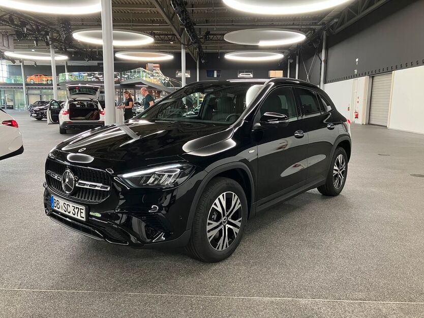 Mercedes-Benz GLA 250 20.000 km 52.000 € Böblingen 71034