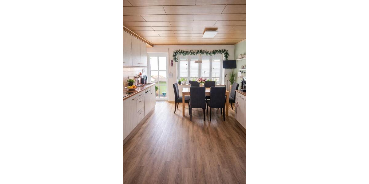 Etagenwohnung Wilhermsdorf - 4 Zimmer, 150 m&sup2;, 1.140&euro; | Angebot:26310229