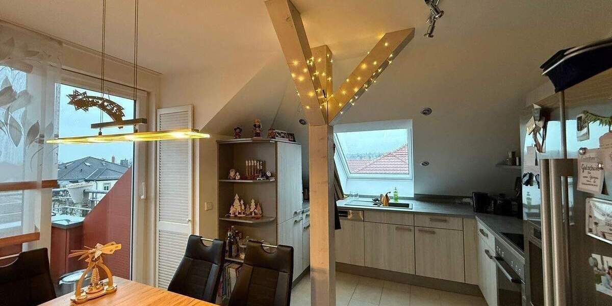 Traumhafte DG-Wohnung mit Kamin und 2 Dachterrassen 5 zimmer