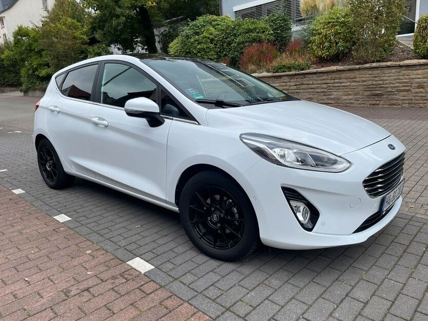 Ford Fiesta 62.000 km 14.200 € Papenburg 26871