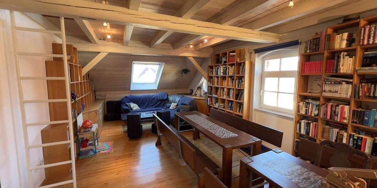 Historische Immobilie im Schweizer Stil: Saniertes Dreifamilienhaus mit Garten & Garage 8 zimmer