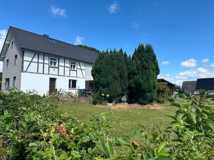 Kommerscheidter Straße in Schmidt: Doppelhaus mit Weitblick