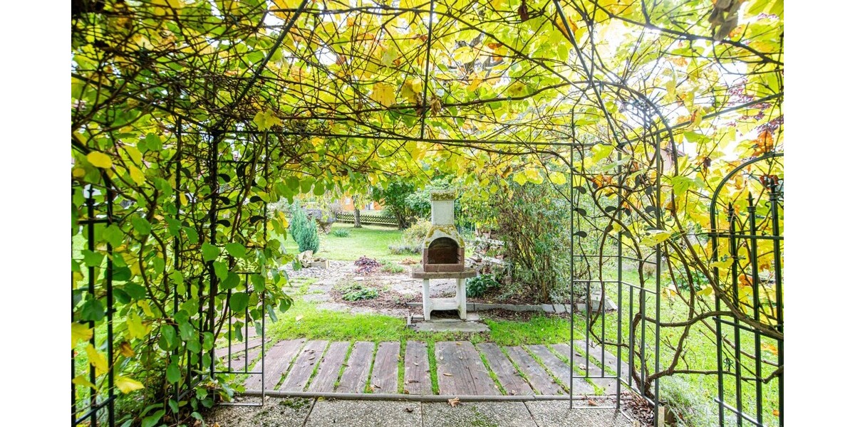 Familienfreundliches Einfamilienhaus mit offenem Wintergarten und herrlicher Gartenanlage 6 zimmer