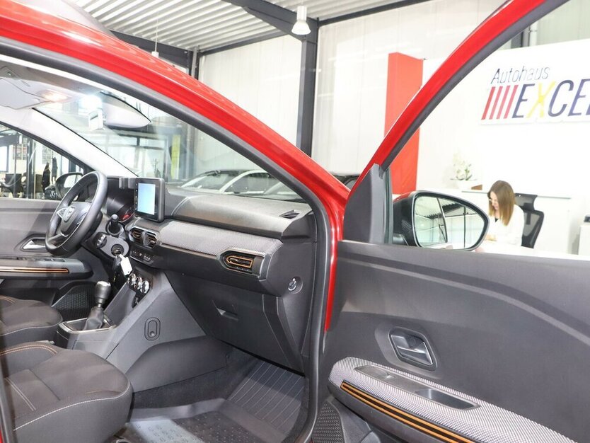 Sandero STEPWAY III 90 TCe Comfort / LED, KAMERA