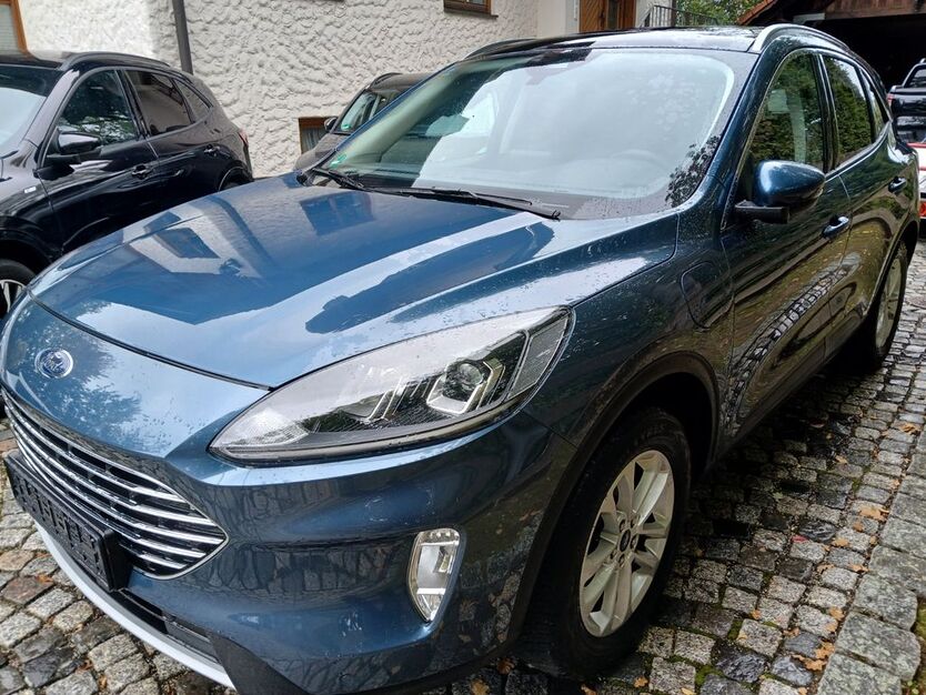 Ford Kuga 48.000 km 21.999 € Regensburg-Bernhardswald 93170