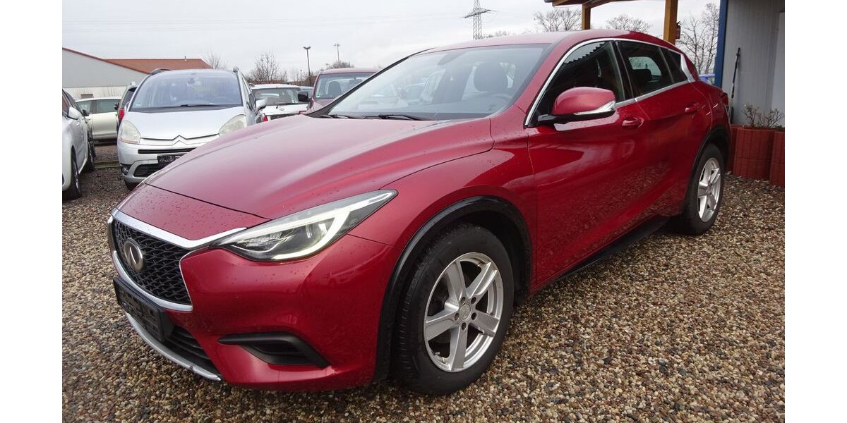 INFINITI Q30 215.993 km 7.900 &euro; Dresden 01219