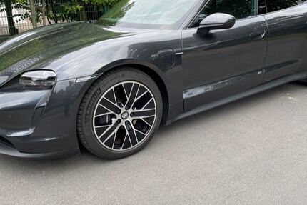 Porsche Taycan 48.000 km 61.900 &euro; Großhansdorf 22927