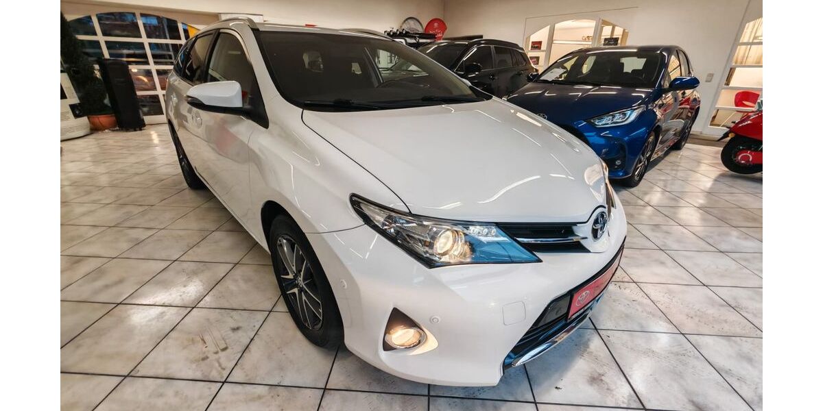 Toyota Auris Touring Sports 65.100 km 12.900 &euro; Sommerach 97334