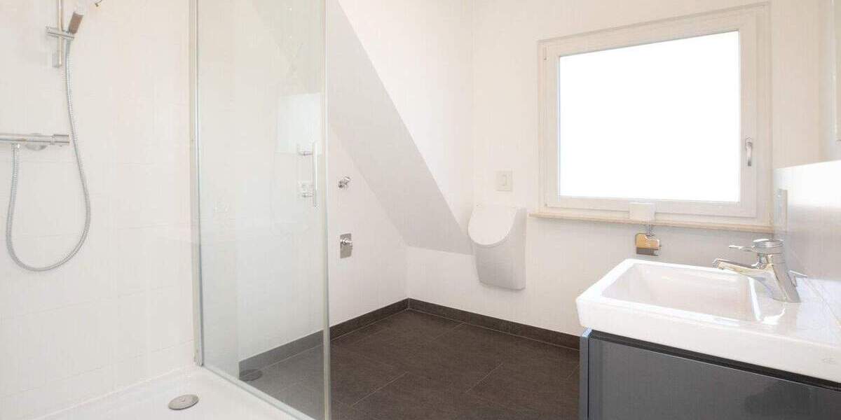 Einfamilienhaus Dreieich Dreieichenhain - 9 Zimmer, 205 m&sup2;, 3.400&euro; | Angebot:24528796