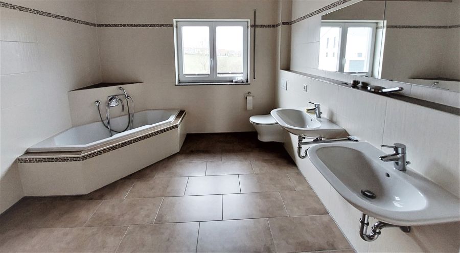 AALEN neuw. DHH 5,5 Zi. Niedrigenergie 1a TOPLAGE 162m² # GARAGE # maximal 4 Personen NR - Doppelhaushälfte Aalen Dewangen | Angebot:26357995