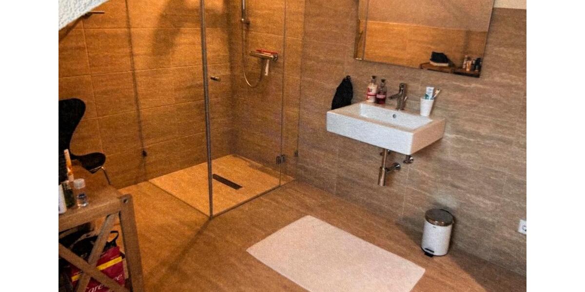 Dachgeschoßwohnung Scheer - 2.5 Zimmer, 88 m&sup2;, 920&euro; | Angebot:26587070