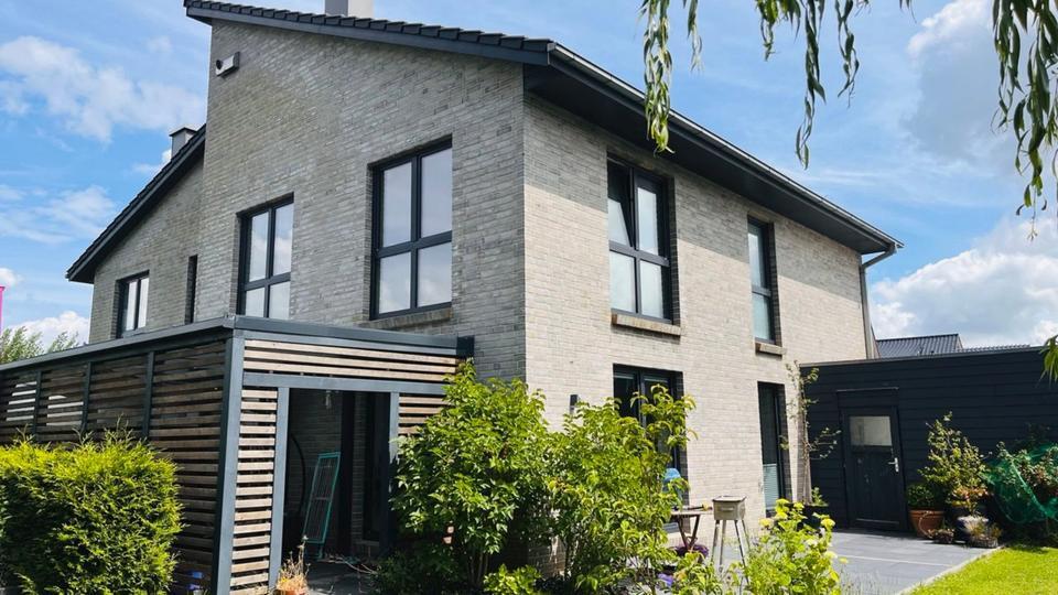 Moderne 5,5-Zimmer-Doppelhaushälfte mit gehobener Innenausstattun