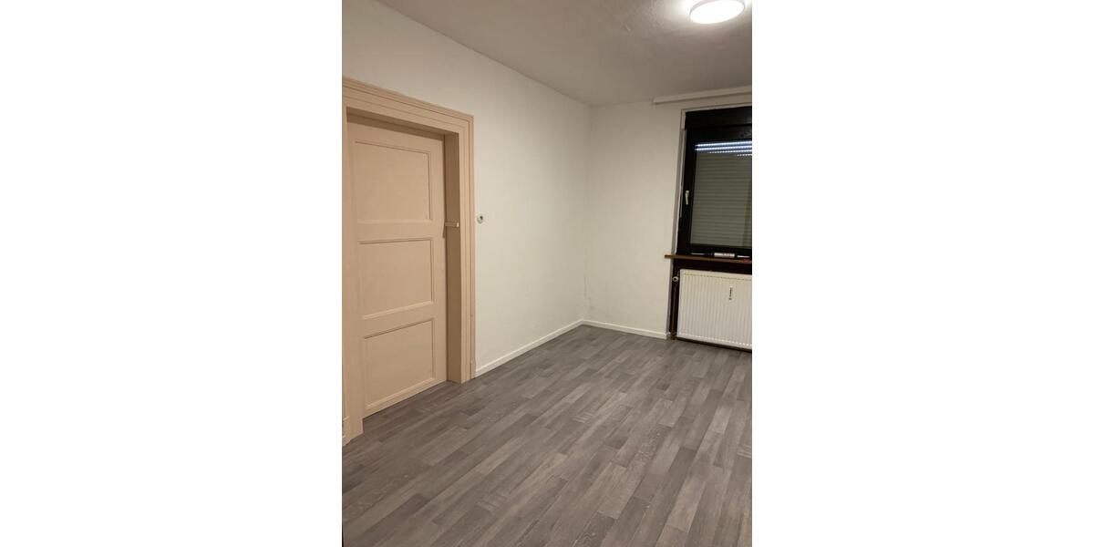 5-Zimmer-Eigentumswohnung in einem 3-Familien-Haus in KA-Neureut 5 zimmer