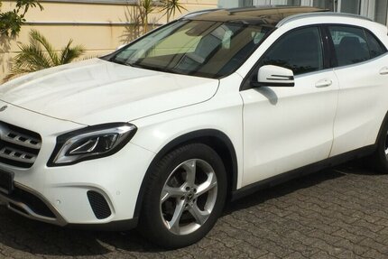 Mercedes-Benz GLA 180 PANORAMADACH LED NAVI AHK 18 Zoll LMF PTS 61.968 km 18.908 &euro; Köln 50858