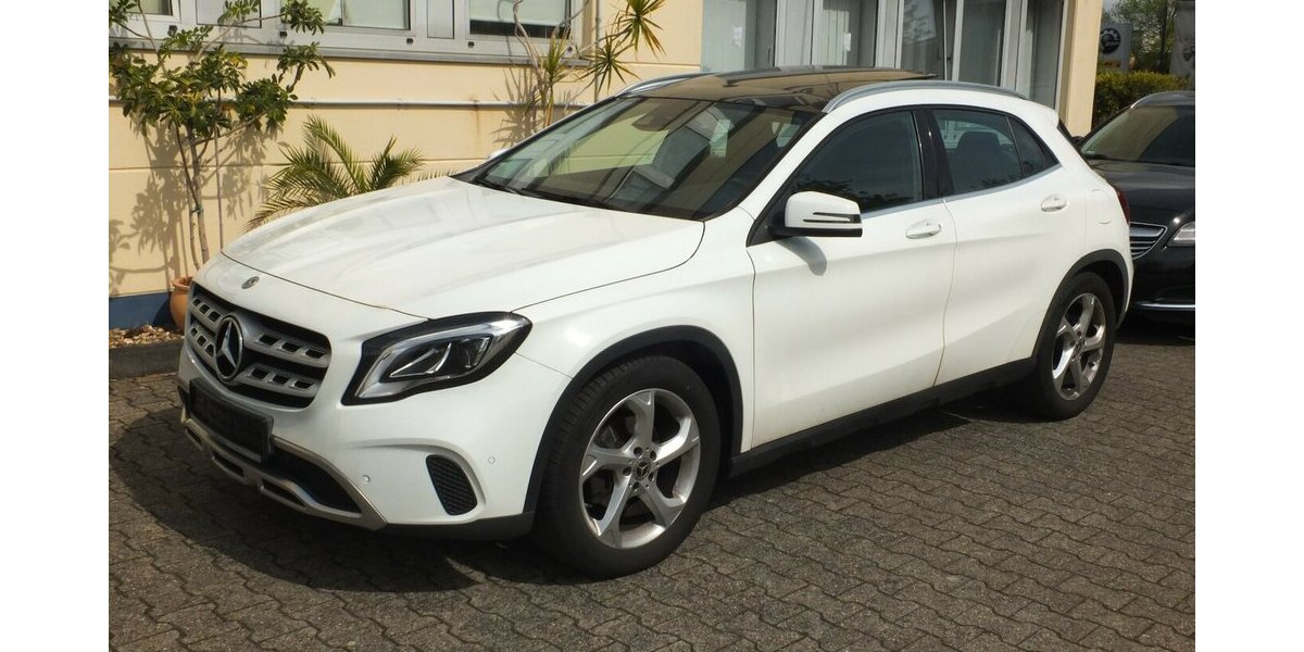 Mercedes-Benz GLA 180 PANORAMADACH LED NAVI AHK 18 Zoll LMF PTS 61.968 km 18.908 &euro; Köln 50858