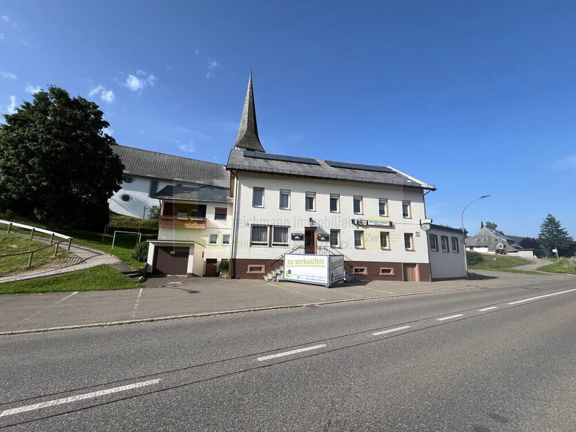 Vielseitiges Wohn - und Geschäftshaus mit Gastronomie und Wohnungen in Furtwangen - Schönenbach: Die perfekte Mischung aus Wohnen und Arbeiten