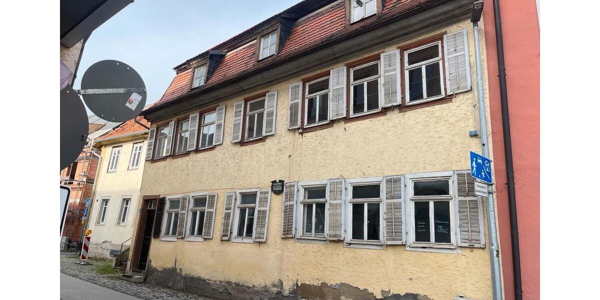 Mehrfamilienhaus, Wohnhaus Bad Königshofen im Grabfeld - 16 Zimmer, 300 m&sup2;, 68.000&euro; | Angebot:23358438